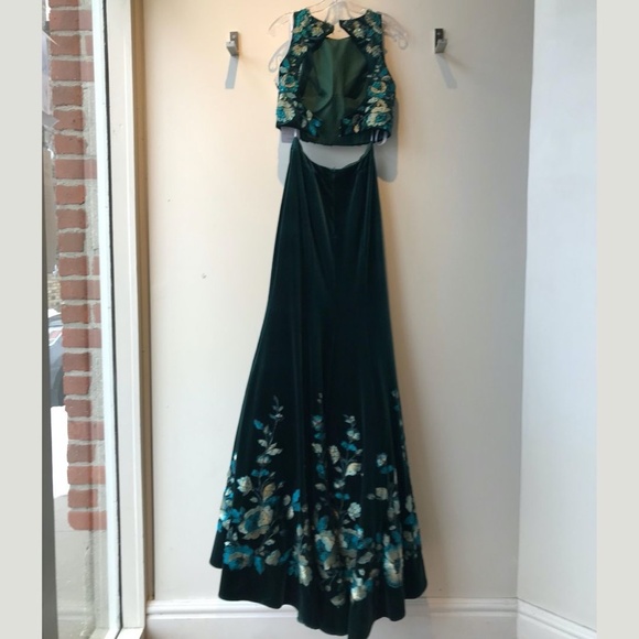 Mon Cheri 'Ellie Wilde' Floral Velvet Two-Piece Gown - Picture 5 of 10